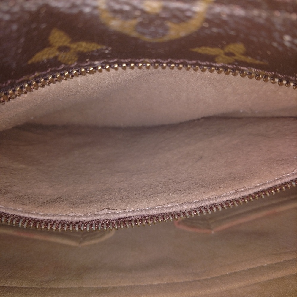 Louis Vuitton Luca Tote - Picture 7 of 8